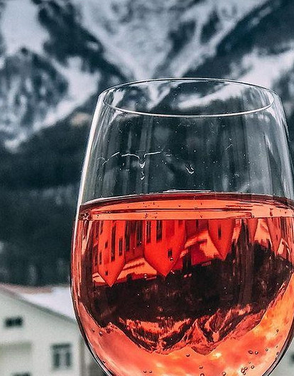 Как правильно пить розовое вино: с какой закуской и при какой температуре подавать