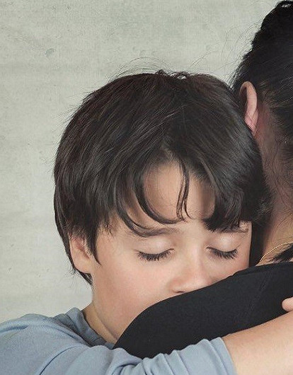 Спросили у семейного психолога: как говорить с детьми о болезни или смерти близких (видео)