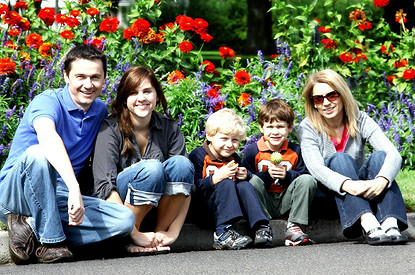 Старшие и младшие: как воспитывать детей с большой разницей в возрасте (и не сойти с ума)