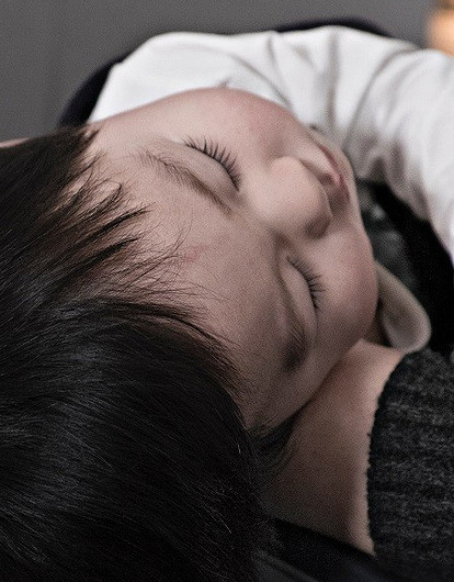 Сколько должен спать ребенок в сутки: таблица нормы сна детей по месяцам