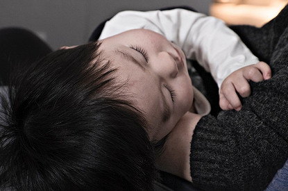 Сколько должен спать ребенок в сутки: таблица нормы сна детей по месяцам