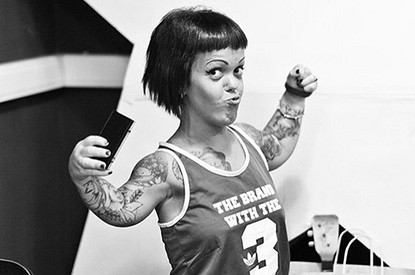 Названа предварительная причина смерти 39-летней экс-солистки Little Big