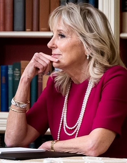 Первая леди США Джилл Байден скопировала образ Меган Маркл (это намек?)