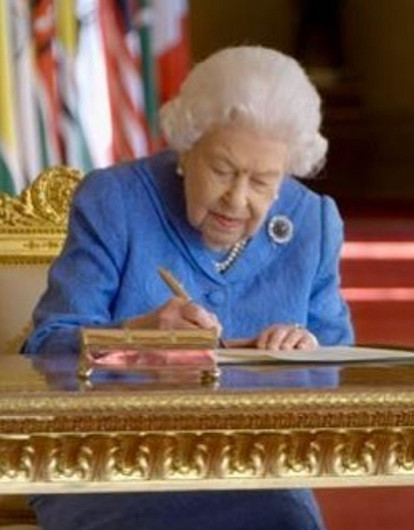 «Семья опечалена»: Букингемский дворец прокомментировал интервью Меган Маркл и принца Гарри