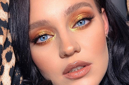 Золотые смоки — новый тренд. Рассказываем, как носить их на работу, вечеринку или детский утренник