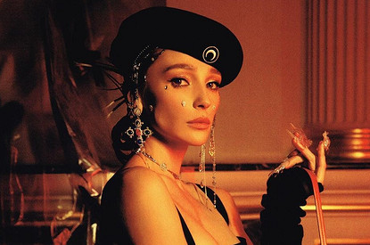 «Пропал дар речи»: Настя Ивлеева показала роскошное колье Chanel от Филиппа Киркорова