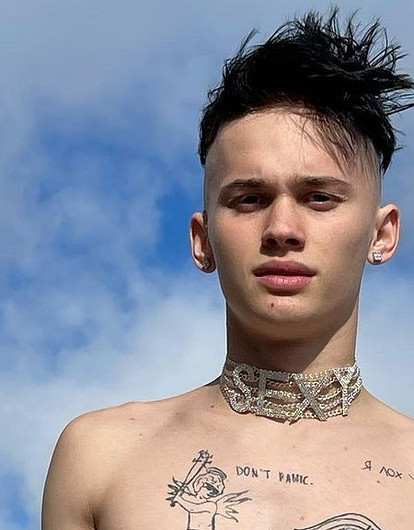 «Обиженный ребенок»: мать Дани Милохина объяснила, почему сын никогда не простит ей детдом