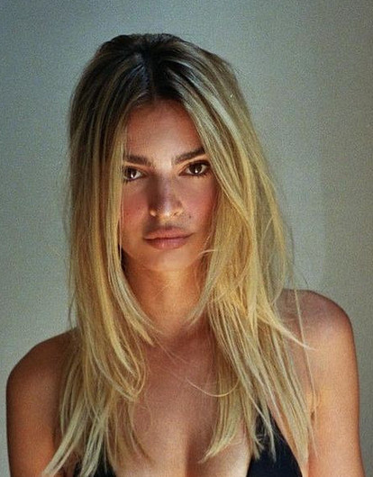 Эмили Ратаковски показала фигуру через девять дней после родов