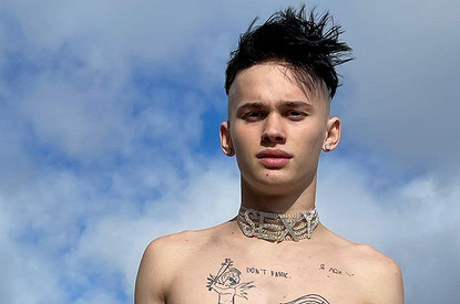 «Обиженный ребенок»: мать Дани Милохина объяснила, почему сын никогда не простит ей детдом