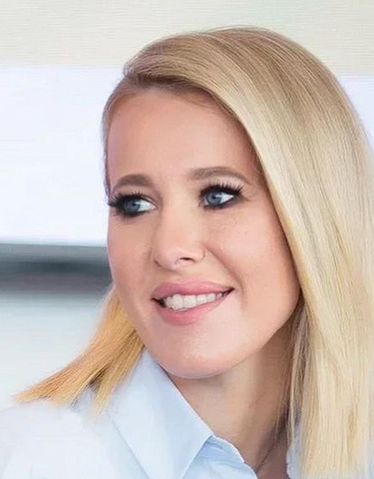 «Выглядишь, как скатерть»: Ксения Собчак неудачно оделась на мероприятие (видео)