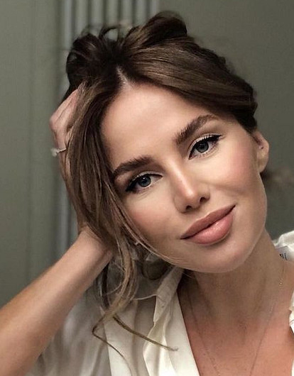 «В ожидании»: певица Алекса рассекретила беременность