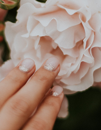 Маникюр к 8 марта: на каком дизайне остановиться