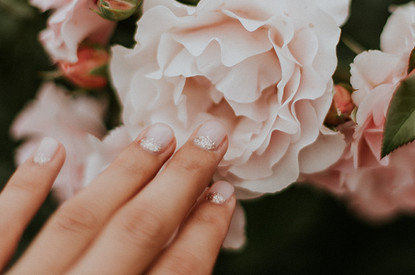 Маникюр к 8 марта: на каком дизайне остановиться