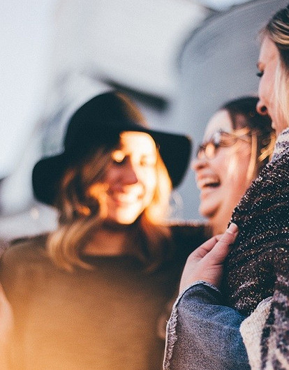 Овнам поможет реализоваться творчество, а Козерогам — новые знакомые: гороскоп для всех знаков Зодиака с 22 по 28 марта