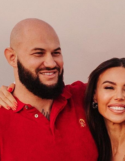 «На просто так»: Джиган подарил Оксане Самойловой автомобиль за 20 миллионов рублей