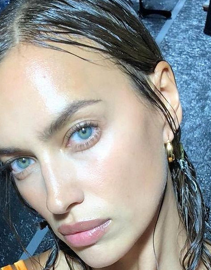 Ирина Шейк показала архивное фото в бикини, сделанное 15 лет назад (почти не изменилась)