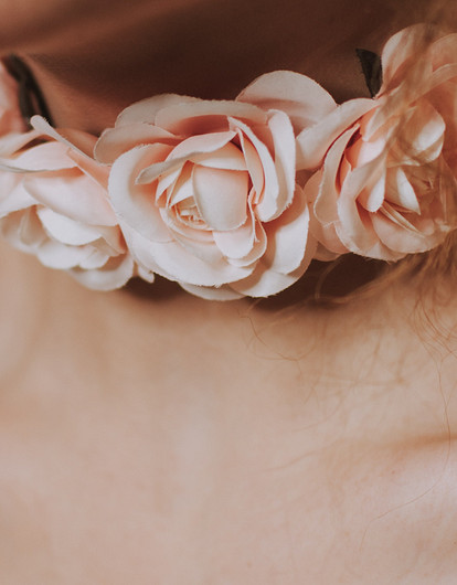 Консилером и не только: макияжные лайфхаки, которые помогут избавиться от засоса на шее