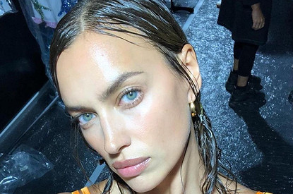 Ирина Шейк показала архивное фото в бикини, сделанное 15 лет назад (почти не изменилась)