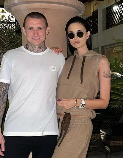 Жена Павла Мамаева снова обвинила его в измене