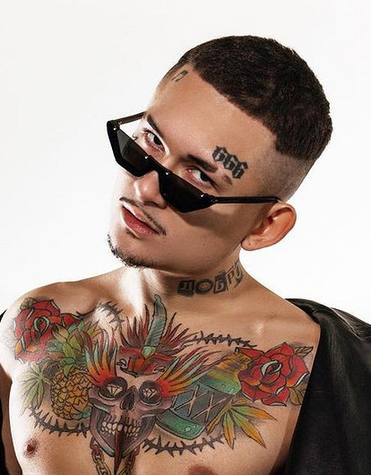 Моргенштерн подарил девушке на день рождения чемодан с 5 миллионами и автомобиль