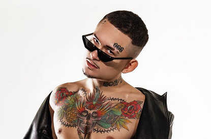 Моргенштерн подарил девушке на день рождения чемодан с 5 миллионами и автомобиль