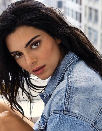 Кендалл Дженнер уехала из дома после того, как неизвестный угрожал ее застрелить