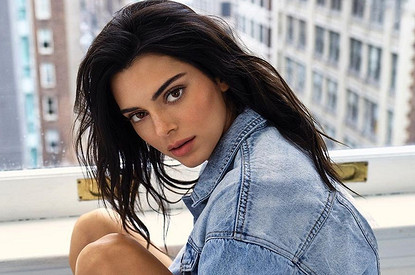 Кендалл Дженнер уехала из дома после того, как неизвестный угрожал ее застрелить