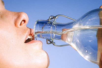 Сколько надо пить воды в день: цифры, факты и важные правила