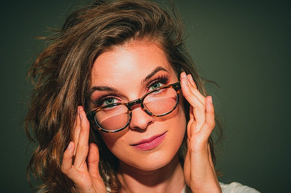 «Ты ж журналист/визажист/историк»: 5 истории людей, которых достают вопросами и просьбами из-за их профессий