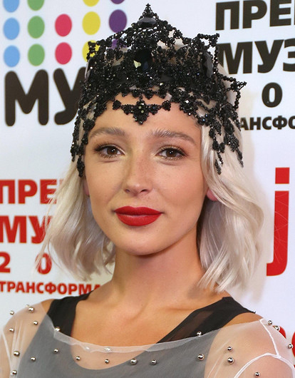 Насте Ивлеевой — 30: от простой питерской девчонки до звезды Интернета и телевидения