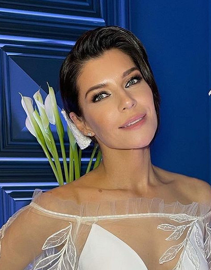 «Я снова сказала: «да!»: Екатерина Волкова отметила годовщину свадьбы в платье невесты