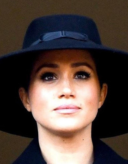 Друзья Меган Маркл рассказали, почему она отказалась ехать на похороны принца Филиппа на самом деле