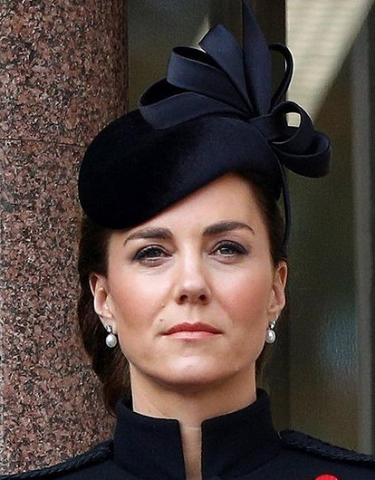 Кейт Миддлтон показала редкие снимки с принцем Филиппом и его правнуками