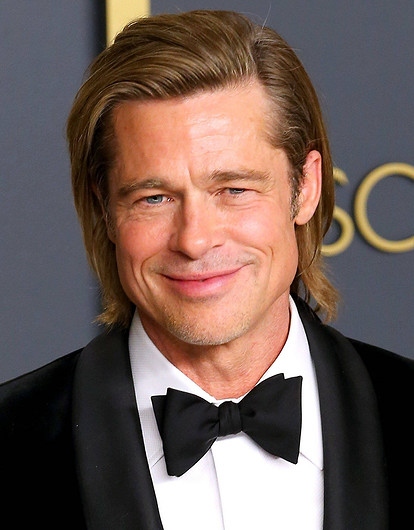 Брэда Питта засняли в инвалидной коляске после посещения врача (видео)