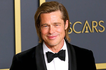 Брэда Питта засняли в инвалидной коляске после посещения врача (видео)