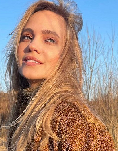 Карандаши в цвет губ, любимые CC-кремы и бюджетные находки: секреты легкого весеннего макияжа от звезд