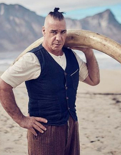 Солист Rammstein Тилль Линдеманн был замечен на свидании с русской девушкой (и это не Лобода)