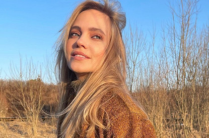 Карандаши в цвет губ, любимые CC-кремы и бюджетные находки: секреты легкого весеннего макияжа от звезд