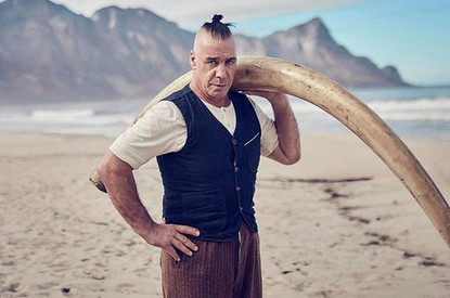 Солист Rammstein Тилль Линдеманн был замечен на свидании с русской девушкой (и это не Лобода)