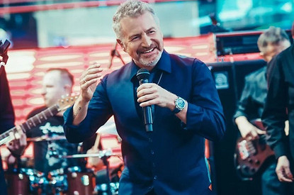 Леонид Агутин потребовал через суд миллион рублей с блогера, который обвинил его в масонстве