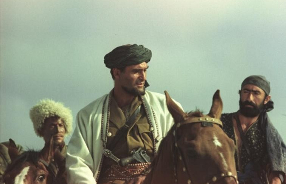 Где снимали белое солнце пустыни. Белое солнце пустыни 1969 Кахи Кавсадзе. Кахи Кавсадзе белое солнце пустыни кадры со съемок. Корейский исторический фильм Кавсадзе. Кахи Кавсадзе Тбилиси.