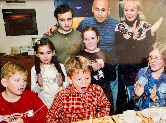 Пригожин, Маликов и другие известные отчимы, которые подружились с детьми своих новых жен