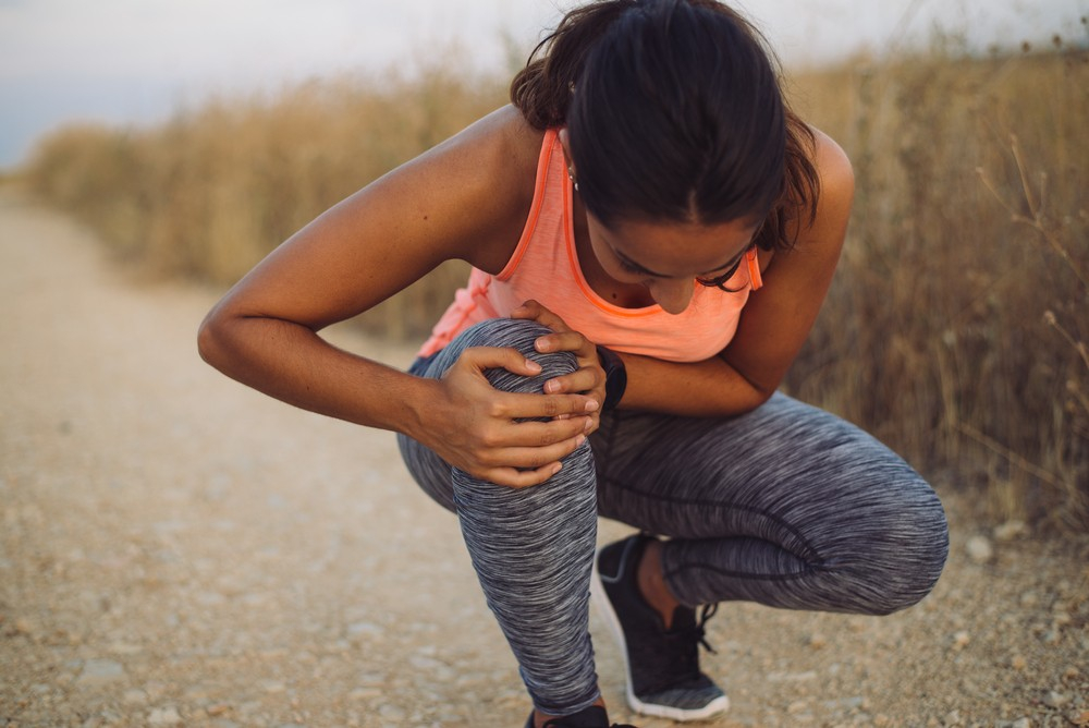 Болит колено при беге: как снизить риск травм и с удовольствием вести активный образ жизни