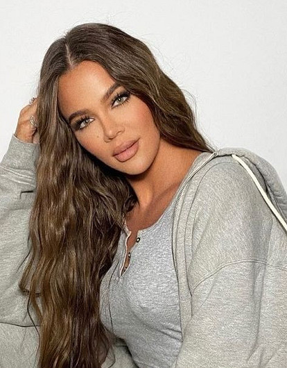 Хлои Кардашьян требует удалить ее слитое фото в купальнике без ретуши