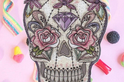 Как замаскировать прожженную дырку и другие дефекты на одежде: 5 лайфхаков (видео)