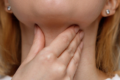 Ком в горле: психосоматика, симптомы и лечение