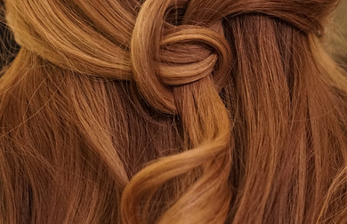 Какие оттенки волос молодят женщин: правила и фото