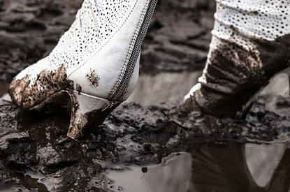 Брызги на одежде при ходьбе: о каких проблемах с ногами они говорят