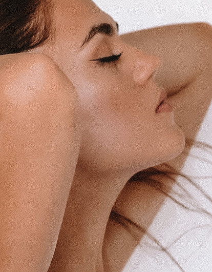 Как быстро привести себя в порядок после длинных выходных: 5 лайфхаков для кожи и волос