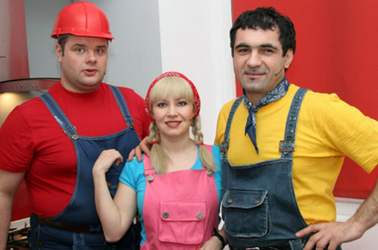 «Школа ремонта» 18 лет спустя: как изменились Сан Саныч, Аня и другие ведущие телепрограммы